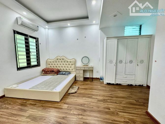 Đường Láng, 40m, 3ngủ, Lô góc, Ngõ ba gác, Nhà đẹp ở ngay, Sổ chính chủ giao dịch ngay - 1