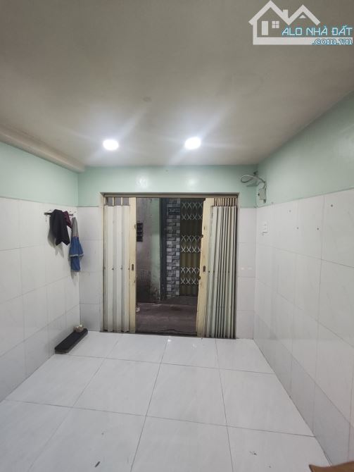 Bán nhà 4 tầng ngay trung tâm Q6 DTSD 44m2 có sổ hồng riêng giá chỉ nhỉnh 1T - 1