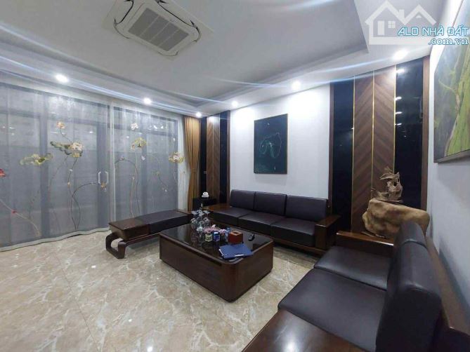 bán nhà Nguyễn Văn Cừ, 118m x 5 tầng, mặt tiền 5.5m, thang máy, gara, kinh doanh - 1