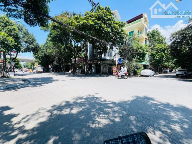 NHÀ ĐẸP PHỐ VĂN LA- PHÂN LÔ 7 TẦNG THANG MÁY - MẶT CHỢ - Ô TÔ TRÁNH VỈA HÈ - KINH DOANH Đ - 1