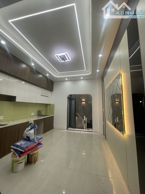VỊ TRÍ ĐẸP GẦN TÂN HÒA ĐÔNG, NHÀ 3 TẦNG KIÊN CỐ, 40M2, HẺM XE TẢI, GIÁ NHỈNH 5 TỶ XÍU - 1