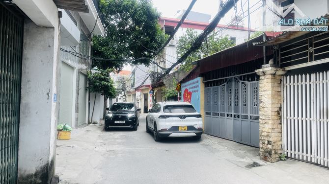 BÁN NHÀ MẶT NGÕ 318 NGỌC TRÌ - Ô TÔ TRÁNH - GIÁ QUÁ RẺ. DT:105M, MT: 5,5M. GIÁ 10,5 TỶ - 1