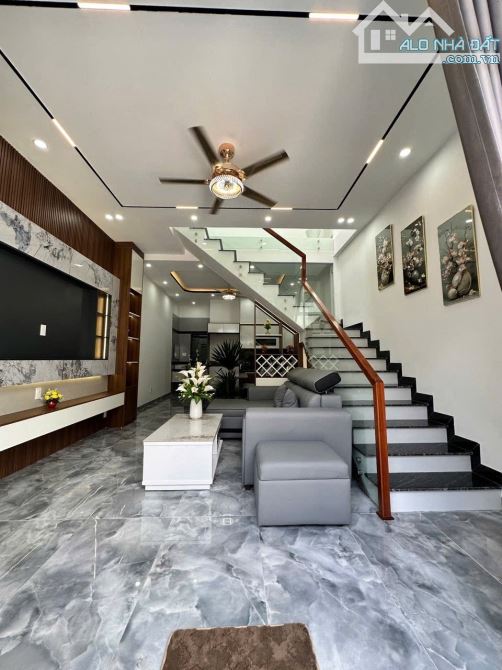 BÁN NHÀ 2 TẦNG MỚI KIỆT Ô TÔ HOÀNG VĂN THÁI - 1