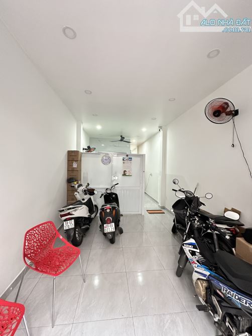 CHÍNH CHỦ LÊ VĂN SỸ, PHÚ NHUẬN - CHỈ 8.99TỶ 58M2 - HẺM RỘNG - SÁT MẶT TIỀN  - 2 TẦNG - 1