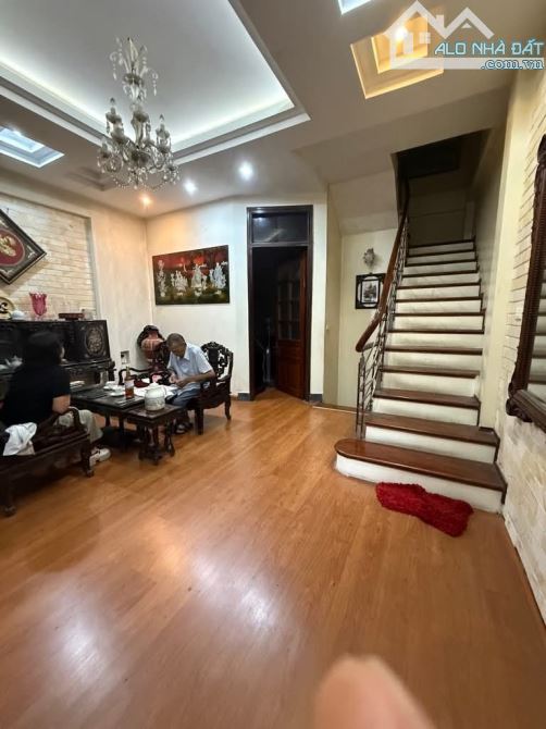 PHỐ NGUYỄN TRƯỜNG TỘ - BA ĐÌNH  - GẦN MẶT PHỐ -TRƯỚC NHÀ RỘNG. - KHÔNG GIAN ĐẸP KINH DOANH - 1