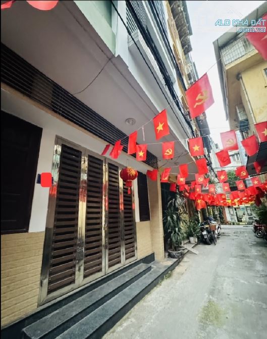 HOÀNG QUỐC VIỆT- NHÀ ĐẸP 35X6 TẦNG- ĐƯỜNG THÔNG- PHÂN LÔ Ô TÔ - 1