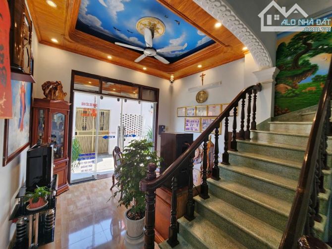 Nhà dân xây ôtô 7 chỗ đỗ cửa Phố An Dương Vương 36m2 - 1