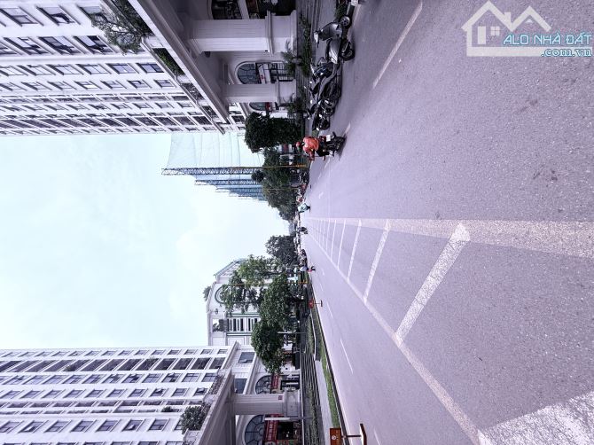 Bán CC Eco Lake View, Đại Từ 106m, 3PN giá 8.8 tỷ. Căn góc, tầng VIP đẹp, view phố bể bơi - 1