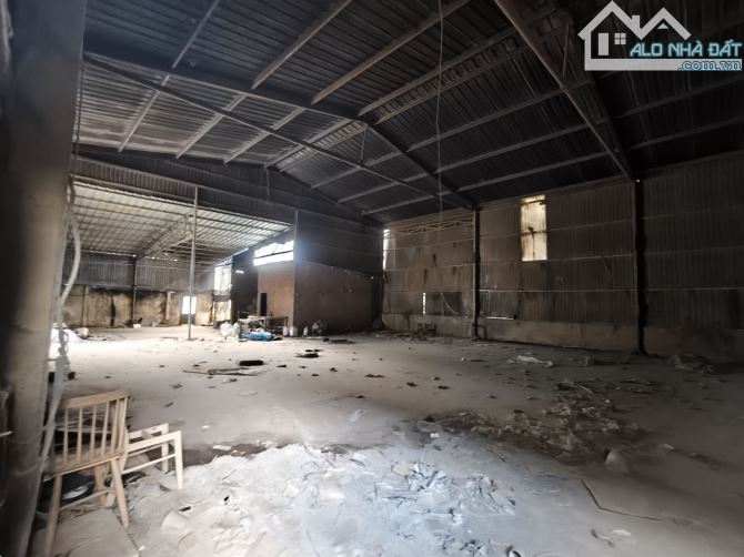 Cho thuê kho xưởng 2000m2 Hoàng Hữu Nam, Quận 9, xe cont vào, gần KCN Cao Quận 9 - 1