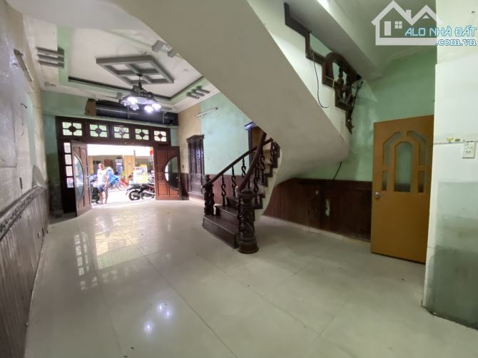 Bán đất tặng nhà 4 tầng mặt đường Miếu Hai Xã gần Hồ Sen - 1
