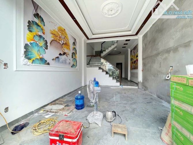 🌹🌹🌹Duy nhất 1 căn 3 tầng sân cổng riêng – DT 84m² Vị trí: cách QL5 & đèn xanh Mỹ Tranh - 1