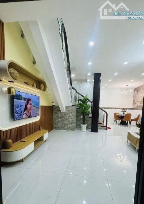NHÀ ĐẸP 2 TẦNG - DT 5M x 10.5M NỞ HẬU 6.3M (DTCN 58M2) - FULL NỘI THẤT - XE HƠI TỚI NHÀ - 1