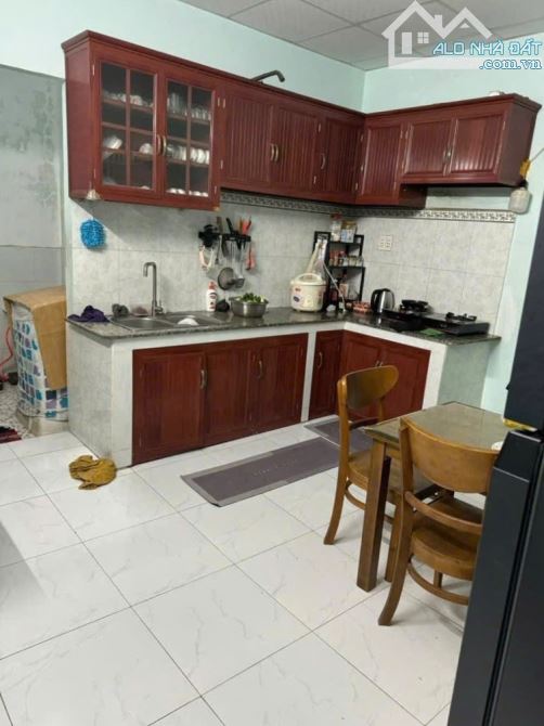 Nhà C4 đúc lửng 70m2 hẻm Nguyễn Văn Quá, sát Gò Vấp - 1