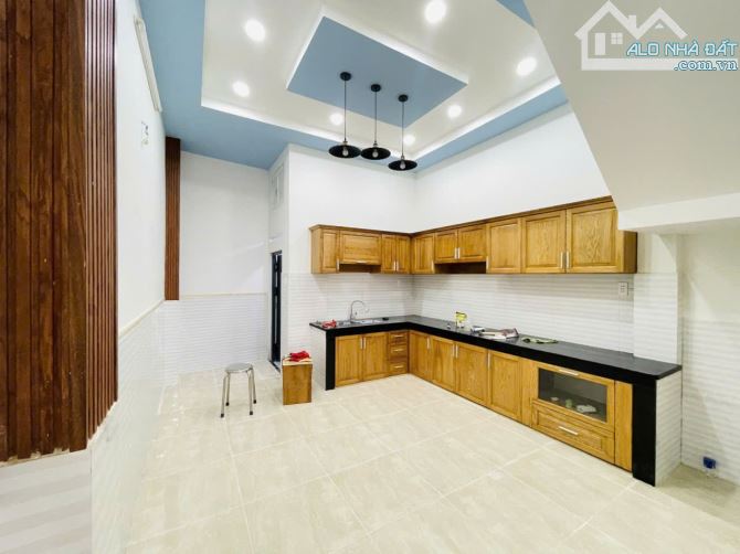 Nhà 3 tầng rộng, hẻm ô tô thông, cạnh Aeon Tân Phú, 5.8 tỷ - 1