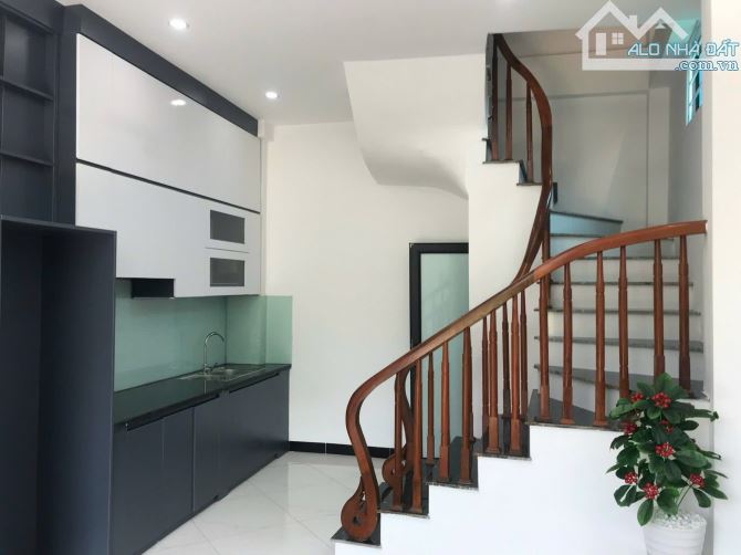 BÁN NHÀ SIÊU QUẦN THANH TRÌ 32m 5 TẦNG MẶT TIỀN 4.1m 4TỶ150 - 1