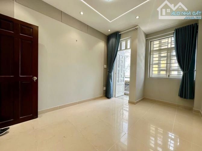 Bán gấp nhà Đồng Đen, khu VIP Tân Bình hẻm ô tô, 4 tầng BTCT, 40m, chỉ 6.x tỷ, sổ hồng. - 1
