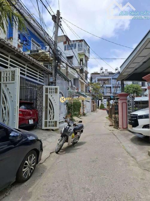 nhà ngộp dt: 97m2 Giá : 6,8 tỷ , trung tâm đà lạt , đường oto - 1