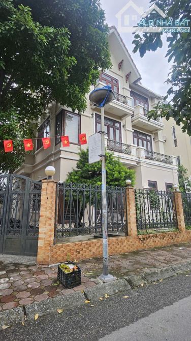 BIỆT THỰ LÔ GÓC 225M2 - MẶT HỒ VĂN QUÁN - 2 MẶT TIỀN RỘNG - ĐẲNG CẤP THƯỢNG LƯU - 1