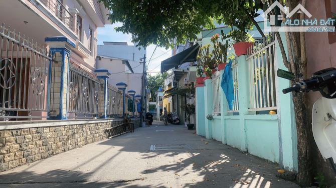 BÁN 2 NHÀ 4 TẦNG LIỀN KỀ ĐỘC LẬP Ở NGAY - CÔNG NĂNG ĐỦ - VỊ TRÍ ĐẮC ĐỊA - VÀI BƯỚC CHÂN RA - 1