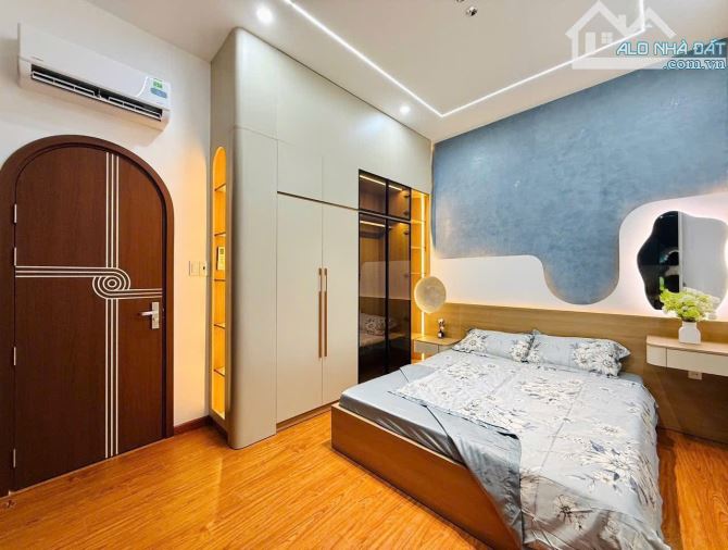 CHỈ 8.8 TỶ - NHÀ QUẬN 7 HẺM XE HƠI - LÔ GÓC 2 MẶT TIỀN - 4 TẦNG THANG MÁY - FULL NỘI THẤT - 1