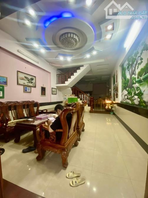Ngay BV Q12 Hẻm 6m thông 4 tầng BTCT 100m2 nhỉnh 5 tỉ. - 1