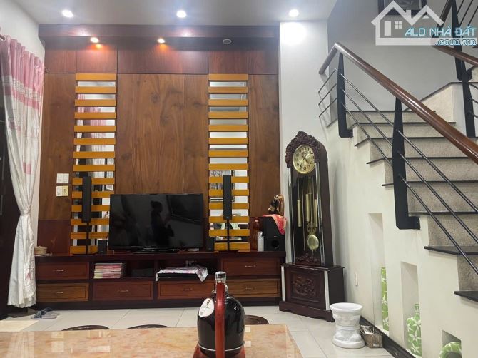 CẦN BÁN NHÀ MT GẦN KHU PHỐ HÀN - GIÁ 32,3 TỶ - TP NHA TRANG - GẦN CHỢ XÓM MỚI. - 1