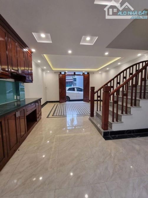 Ô tô đỗ cửa - 6 tầng thoáng sáng trước sau - Trung tâm Thạch Bàn - 1