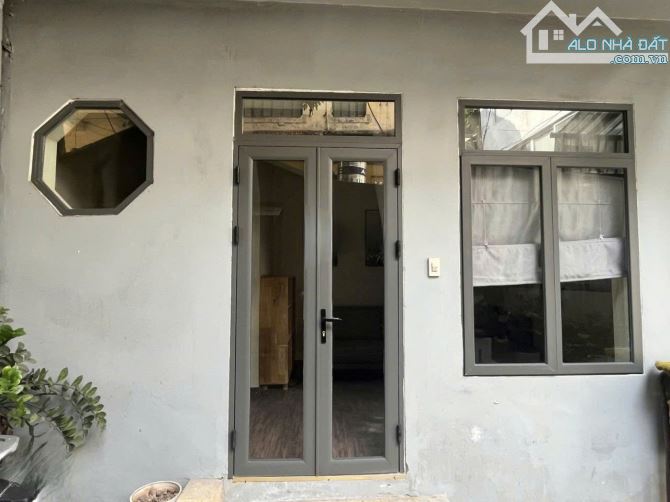 Cho thuê nhà đường Phan Đình Phùng, Phường Quán Thánh, Ba Đình. DT 22m x 3 tầng, giá - 1