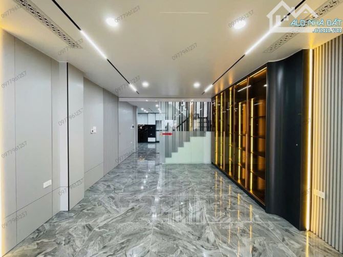 BÁN NHÀ HOÀNG QUỐC VIỆT 68m2 × 6T THANG MÁY. 2 Ô TÔ TRÁNH + GARA 2 Ô TÔ + VĂN PHÒNG - 1