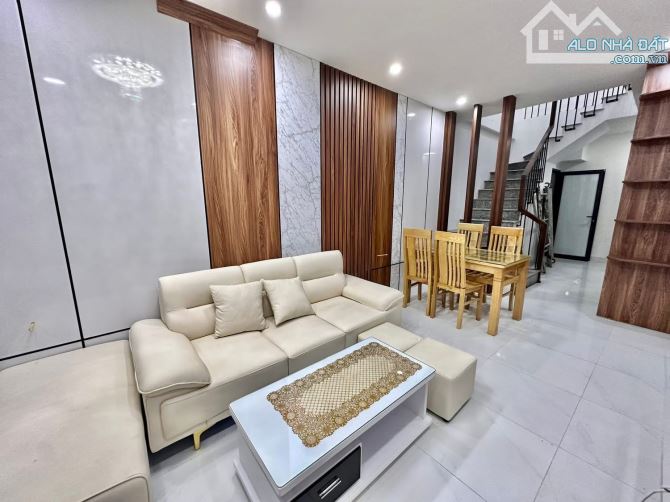 Có 102! Trường Chinh, ngõ 2,5m, rộng, thoáng, nhà đẹp, ở ngay. 44mx5T. Chỉ 8,5 tỷ - 1