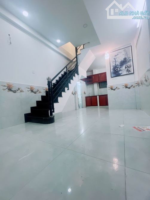 Cách 1 căn nhà ra mặt tiền xe hơi Q4  Ngang 3.5 dài 7 HƠN 2 TỶ - 1