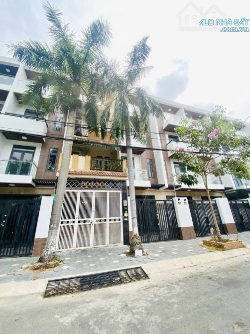 Mặt tiền khu Tên Lửa - 4x20m - 4 tầng - 5PN - Gần công viên - 1