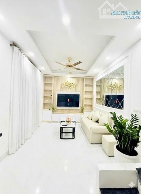 🔥 CẦU GIẤY – SIÊU PHẨM NHÀ ĐẸP – 5 TẦNG HIỆN ĐẠI – MẶT TIỀN CỰC RỘNG – NGÕ NÔNG GẦN PHỐ – - 1