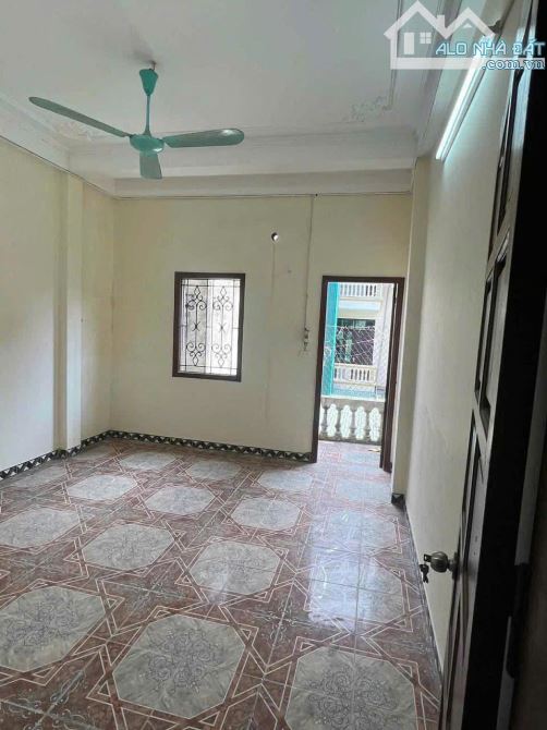Cho thuê nhà nguyên căn ngõ 62 Mai Động, 72m2 - 4 tầng - 4 phòng - 3 wc  16,5 triệu - 1