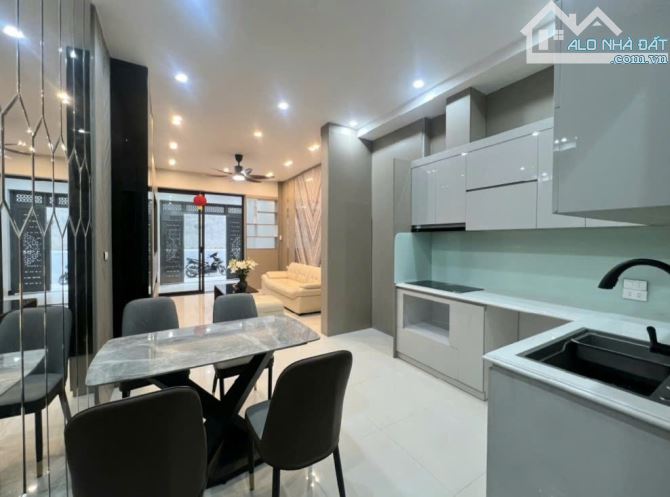 BÁN NHÀ HỒNG TIẾN LONG BIÊN, TẶNG NỘI THẤT CHẤT, THANG MÁY, GẦN PHỐ 56M2, 11.X TỶ - 1