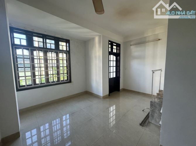 CHÍNH CHỦ BÁN NHÀ MẶT TIỀN HÀ HUY GIÁP – 81M² – 3 TẦNG – 4 PHÒNG NGỦ – GIÁ 9.8 TỶ - 12