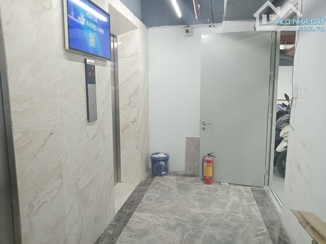 Tòa nhà mặt phố Tân Mai DT 360m2 x 10 tầng x MT 10m, Giá 159 tỷ