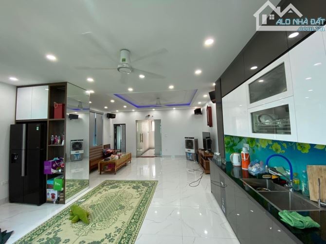 Siêu Phẩm lô Góc Hàng Bè, Vỉa Hè, ÔTô Tránh, 7 Tầng Thang Máy Bề Thế, Trục Chính - 2