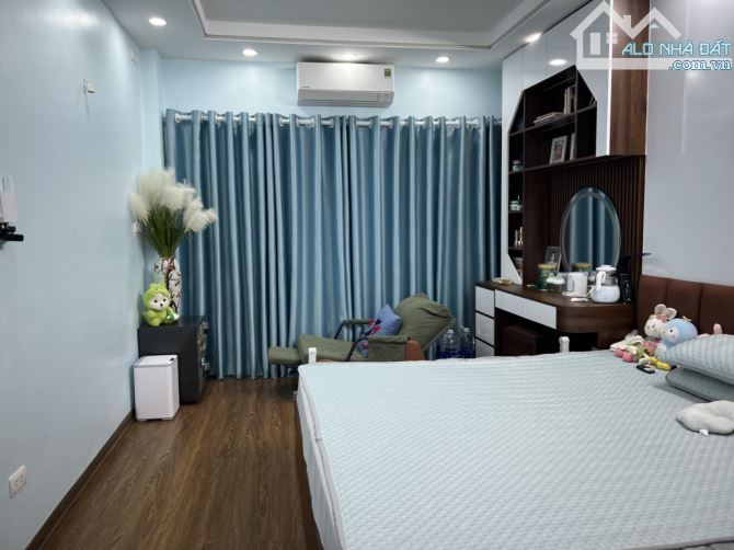 BƯỚC RA LÀ PHỐ, NHÀ ĐẸP FULL NỘI THẤT, HÀNG XÓM VINHOM RIVERSIDE - 34m2 - 7.45 TỶ - 2