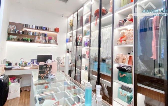 SIÊU PHẨM ĐẸP LUNG LINH - TRẦN XUÂN SOẠN Q.7 - NHÀ 2 TẦNG - HƠN 100M² NGANG 4M NỞ ĐẸP - 3P - 2
