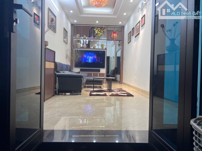 Bán nhà phố Dịch Vọng, Cầu Giấy, 68m2, 6tầng, ô chờ thang máy, ôtô 10m, dòng tiền 15.5 tỷ - 2