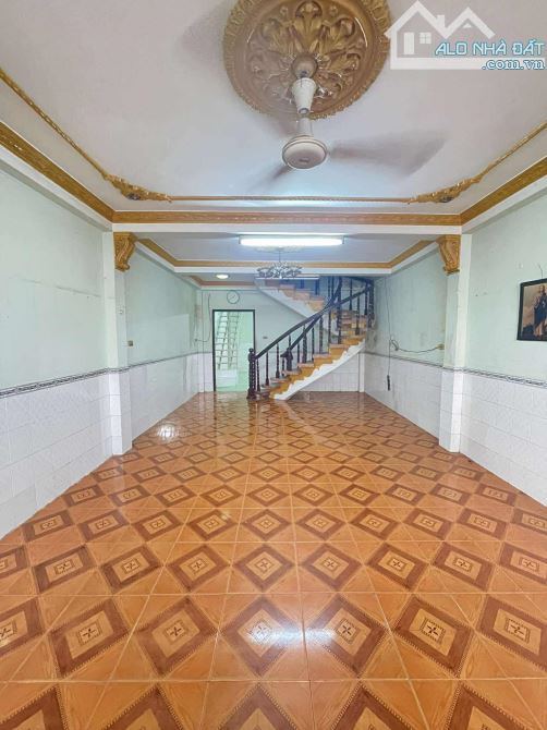 Nhà Lạc Long Quân_ P9, Tân Bình. DT 86m2 (4.3m x 20m). 2 tầng. Sổ A4. Giá 7.6 tỷ. - 2