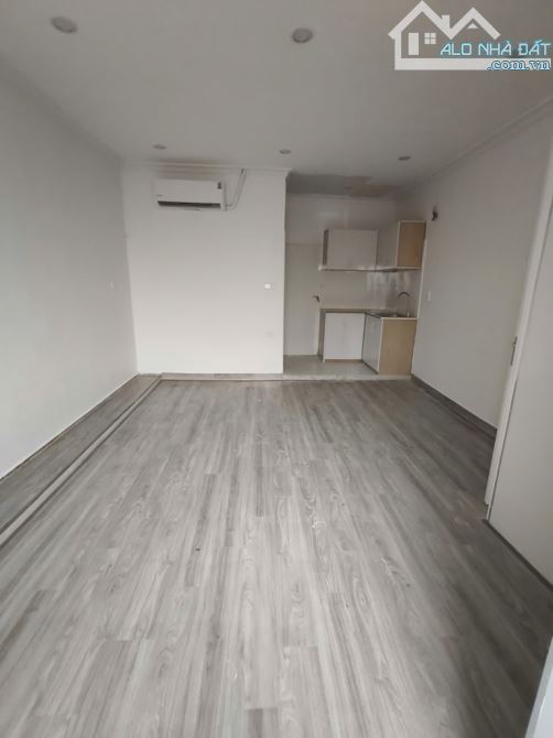 HỘ KHẨU HOÀN KIẾM-CHỢ ĐỒNG XUÂN -Ô TÔ ĐỖ CỬA-CHỈ 3,6TỶ SỞ HỮU 26mx3 TẦNG GẦN MẶT PHỐ CỔ  S - 2