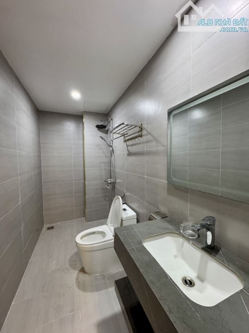 Bán nhà Ngô Gia Tự  , 52m , 5 tầng , thang máy , ô tô đỗ cổng , giá 7,8 tỷ - 2