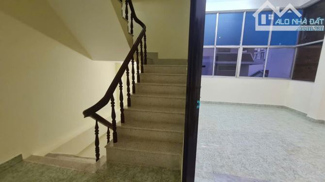 Bán nhà 3 tầng đường Nguyễn Thị Minh Khai cách biển Nha Trang 5 phút - 2