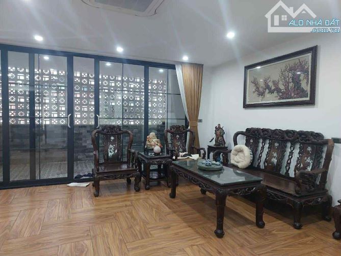 bán nhà Nguyễn Văn Cừ, 118m x 5 tầng, mặt tiền 5.5m, thang máy, gara, kinh doanh - 2