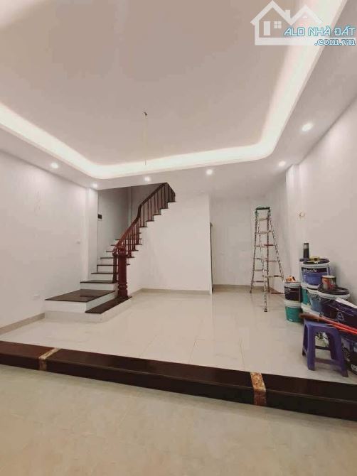 Nguyễn Văn Cừ-Long Biên Nhà Mới Lô Góc Ô Tô Ngủ Trong Nhà-Ngõ Thông -Gần Bãi Gửi Xe - 2