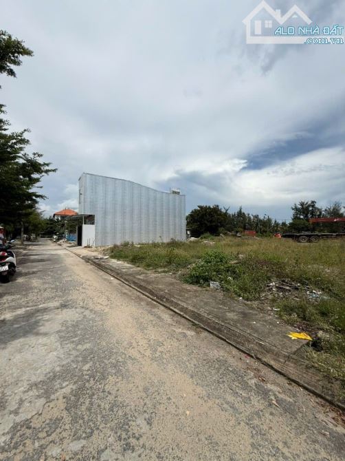 BÁN ĐẤT XUÂN THIỀU - LIÊN CHIỂU, VÀI BƯỚC CHÂN RA BIỂN , GIÁ 3TỶ X - 2
