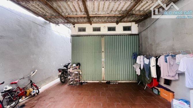 BÁN NHÀ MẶT NGÕ 318 NGỌC TRÌ - Ô TÔ TRÁNH - GIÁ QUÁ RẺ. DT:105M, MT: 5,5M. GIÁ 10,5 TỶ - 2