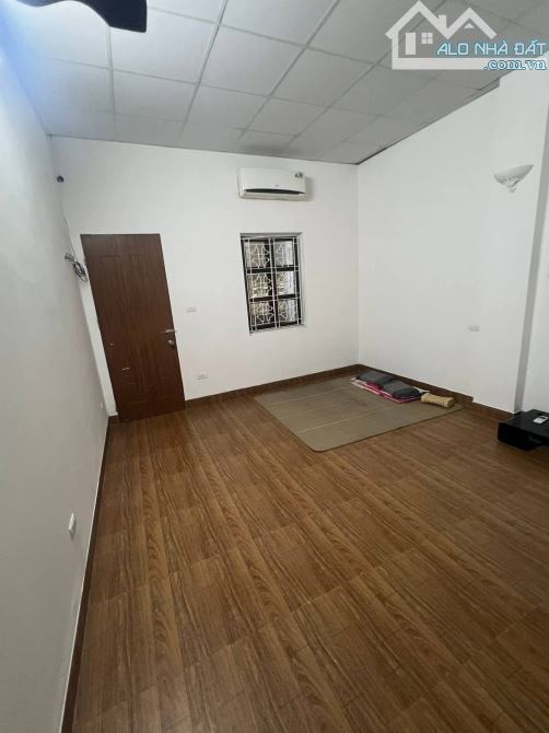 Bán nhà ngõ Văn Hương DT 30mx2 tầng mặt tiền 4.2m giá 5.1 tỷ còn thương lượng. - 2